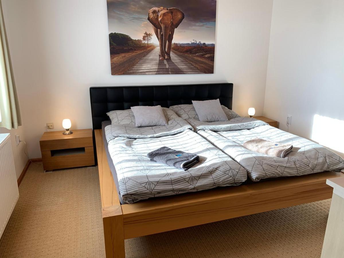 Apartman Tinasol Mosonmagyaróvár Eksteriør bilde